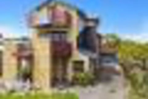 The Island Manor Family Seaside Stay With Views - Hervey Bay Accommodation 2