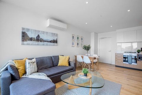 Melbourne Docklands Seaview Apartment At Collins St - Hervey Bay Accommodation 2