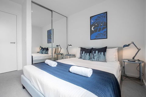 Melbourne Docklands Seaview Apartment At Collins St - Hervey Bay Accommodation 3