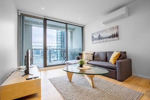 Melbourne Docklands Seaview Apartment At Collins St - Hervey Bay Accommodation 6