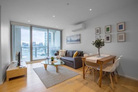 Melbourne Docklands Seaview Apartment At Collins St - Hervey Bay Accommodation 0