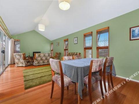 Family Friendly Weatherboard Cottage - Tourism Hervey Bay 3