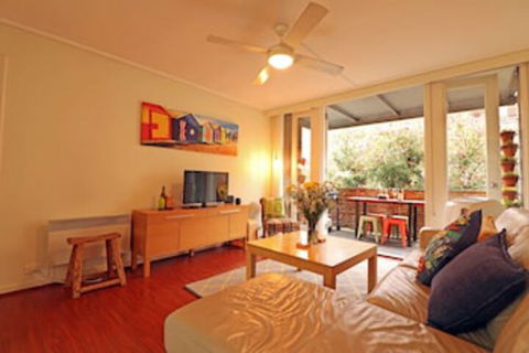 Colour Pop - Rejuvenate Stays - Tourism Hervey Bay 0