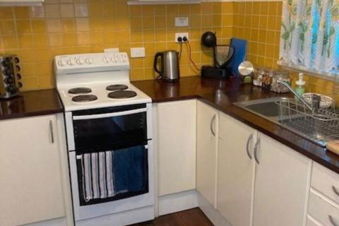Miramar Cottage - Hervey Bay Accommodation 5