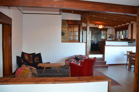 Of Stone & Wood Guesthouse Secluded Getaway! - Tourism Hervey Bay 3