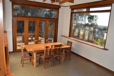 Of Stone & Wood Guesthouse Secluded Getaway! - Tourism Hervey Bay 7