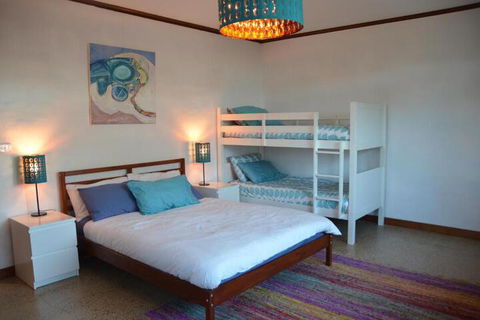 Of Stone & Wood Guesthouse Secluded Getaway! - Tourism Hervey Bay 4