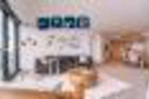 Panoramic Vista From A 54 Floor CBD Apartment - Hervey Bay Accommodation 6