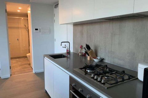 Avant Garde Living In The Heart Of The City - Hervey Bay Accommodation 3
