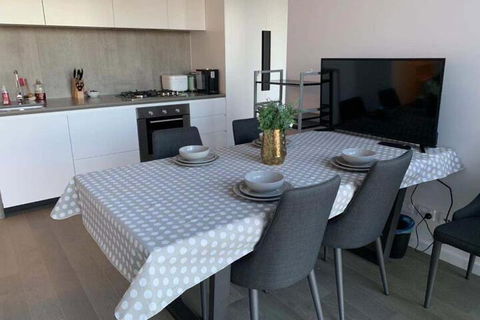 Avant Garde Living In The Heart Of The City - Hervey Bay Accommodation 7
