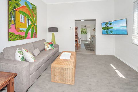 A Touch Of The Bahamas On McKenzie MK3 - Tourism Hervey Bay 6