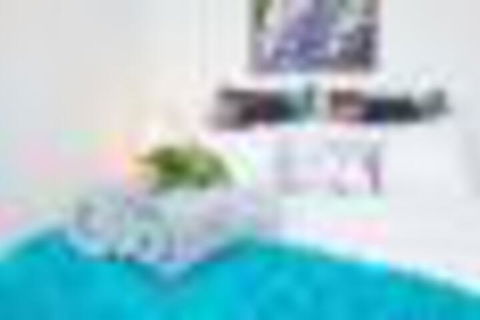 GUSTAVs THE KISS 2Bed Brisbane CBD Netflix - Tourism Hervey Bay 4