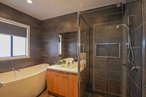 Coffs At Surf Beach Phillip Island - Hervey Bay Accommodation 3