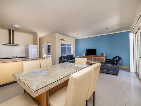 Seafront Unit 60 - Hervey Bay Accommodation 5