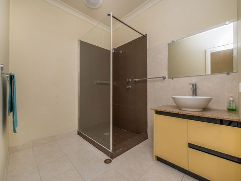 Seafront Unit 60 - Hervey Bay Accommodation 4