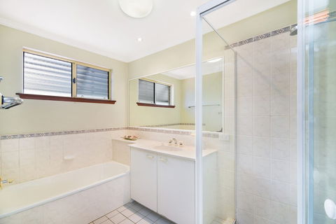 Vaai Moana - 5/10 Oriole Avenue - Hervey Bay Accommodation 4