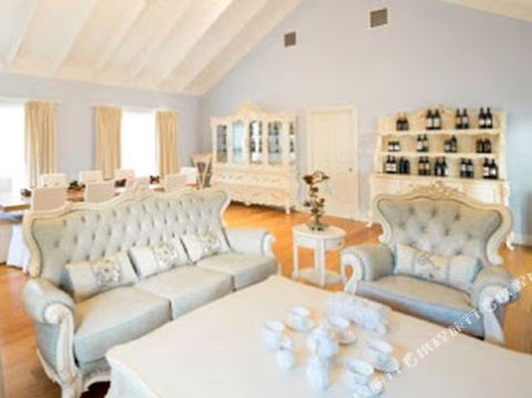 Maison Blue Pty Ltd Adelaide - Hervey Bay Accommodation 5