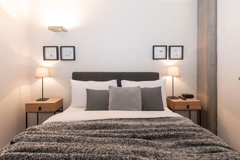 Luxury East Melbourne Apartment - Tourism Hervey Bay 3