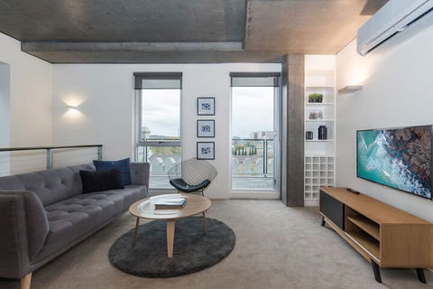 Luxury East Melbourne Apartment - Tourism Hervey Bay 7