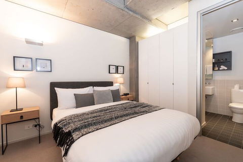 Luxury East Melbourne Apartment - Tourism Hervey Bay 6