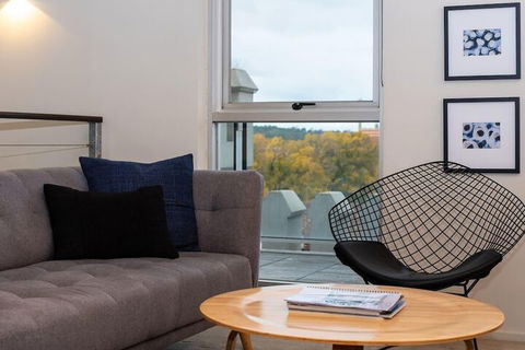 Luxury East Melbourne Apartment - Tourism Hervey Bay 5