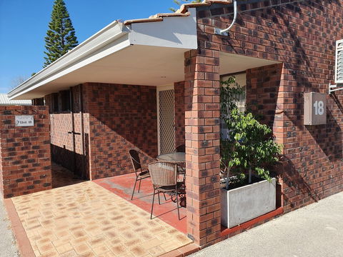 Ocean Beach Chalet 18 - Hervey Bay Accommodation 1
