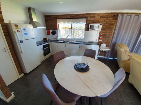 Ocean Beach Chalet 18 - Hervey Bay Accommodation 2