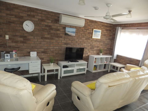 Ocean Beach Chalet 18 - Hervey Bay Accommodation 3
