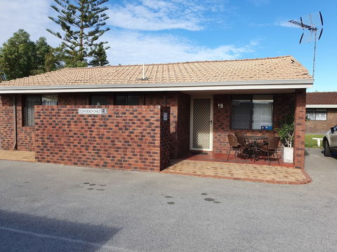 Ocean Beach Chalet 18 - Hervey Bay Accommodation 0