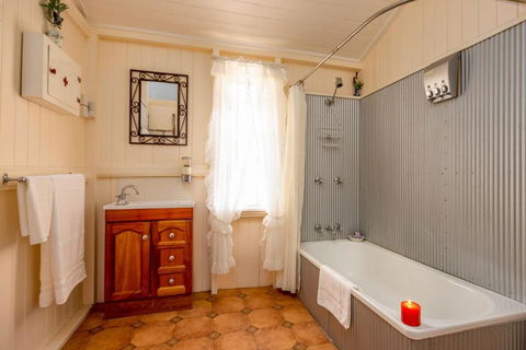 Dillons Cottage - Tourism Hervey Bay 2