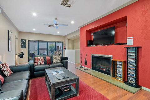 About Time Retreats Studio Seven - Hervey Bay Accommodation 1