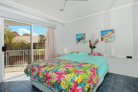 Unit 4 Coolum Sands Apartments 34 First Avenue Coolum Beach 400 BOND LINEN SUPPLIED - Hervey Bay Accommodation 1