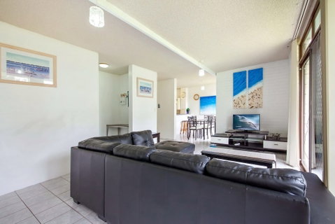 Villa Ellisa Unit 1 / 10 Columbia Close - Hervey Bay Accommodation 3