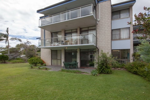 Villa Ellisa Unit 1 / 10 Columbia Close - Hervey Bay Accommodation 0