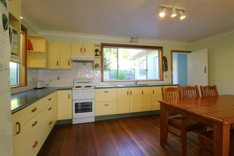 Hi View 18 Dulconghi Street - Hervey Bay Accommodation 4