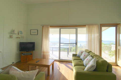 Hi View 18 Dulconghi Street - Hervey Bay Accommodation 5