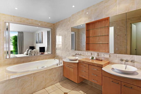 Pavillions On Hamilton Island - Hervey Bay Accommodation 2