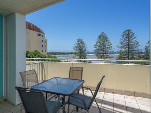 Waldorf Unit 409 The Entrance NSW - Hervey Bay Accommodation 1