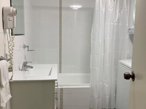 Waldorf Unit 409 The Entrance NSW - Hervey Bay Accommodation 4