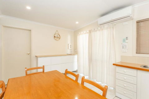 Cottage 20 3 Bedroom Lake Hume Resort - Hervey Bay Accommodation 2