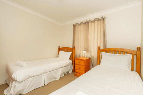 Cottage 20 3 Bedroom Lake Hume Resort - Hervey Bay Accommodation 1