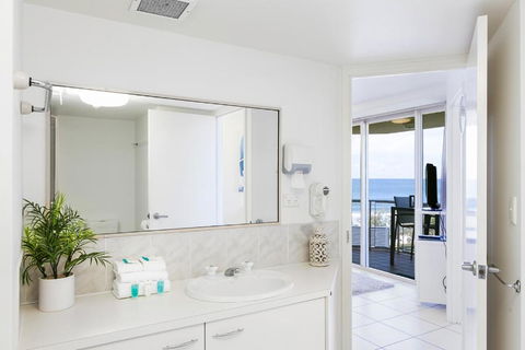 Mooloolaba Beachfront Apartment - Hervey Bay Accommodation 6