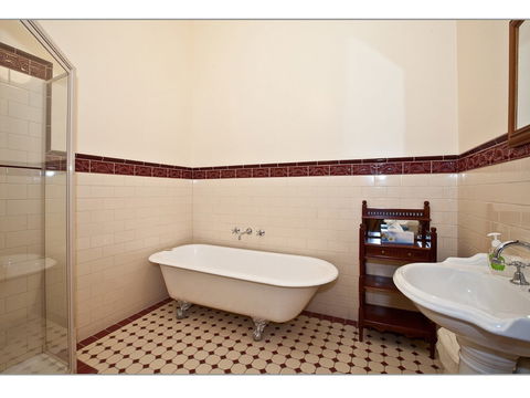 Fairholme Townhouse - Hervey Bay Accommodation 2