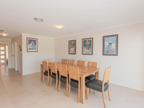 Eclipse 13 / 10 Nettin Circuit - Hervey Bay Accommodation 2
