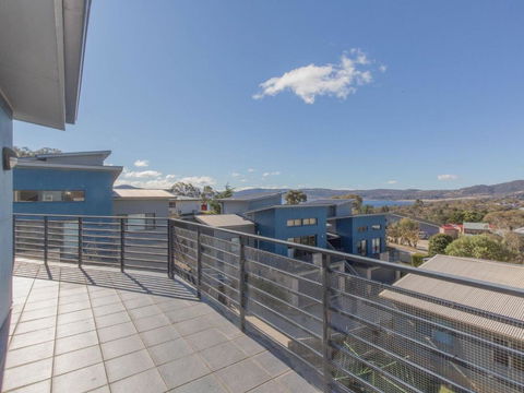 Eclipse 13 / 10 Nettin Circuit - Hervey Bay Accommodation 5