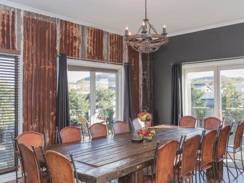 Oak & Barrel / 7 Twynam Street - Hervey Bay Accommodation 5