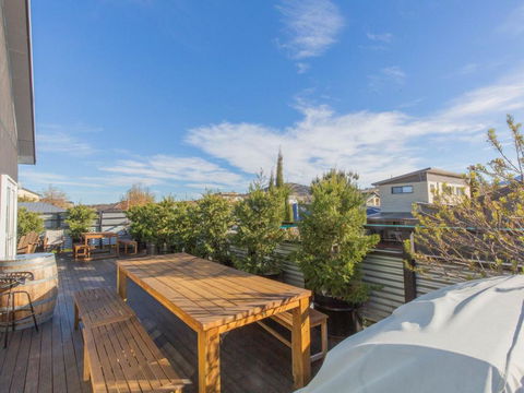 Oak & Barrel / 7 Twynam Street - Hervey Bay Accommodation 6