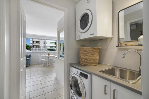 Renovated Moololaba Unit 100m To Beach - Tourism Hervey Bay 2