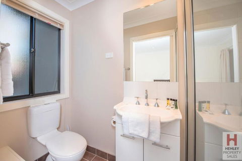 Maison Noir 2 Well Appointed Modern Accommodation With Mountain Views - Hervey Bay Accommodation 1