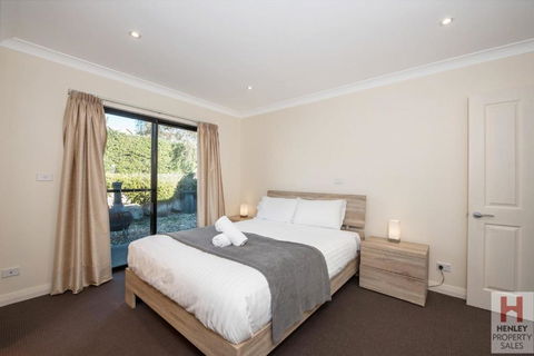 Maison Noir 2 Well Appointed Modern Accommodation With Mountain Views - Hervey Bay Accommodation 6